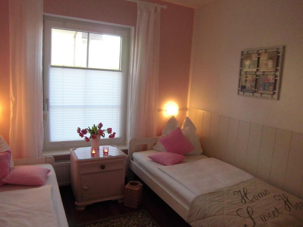 Lilly & Fine room 2